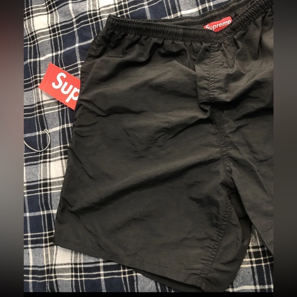 Supreme - Picture 4 of 6